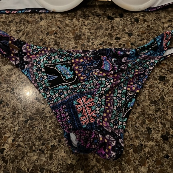 Victoria's Secret Bikini Top 32B And Size M Bikini Bottom In Cool Patchwork - Picture 6 of 7